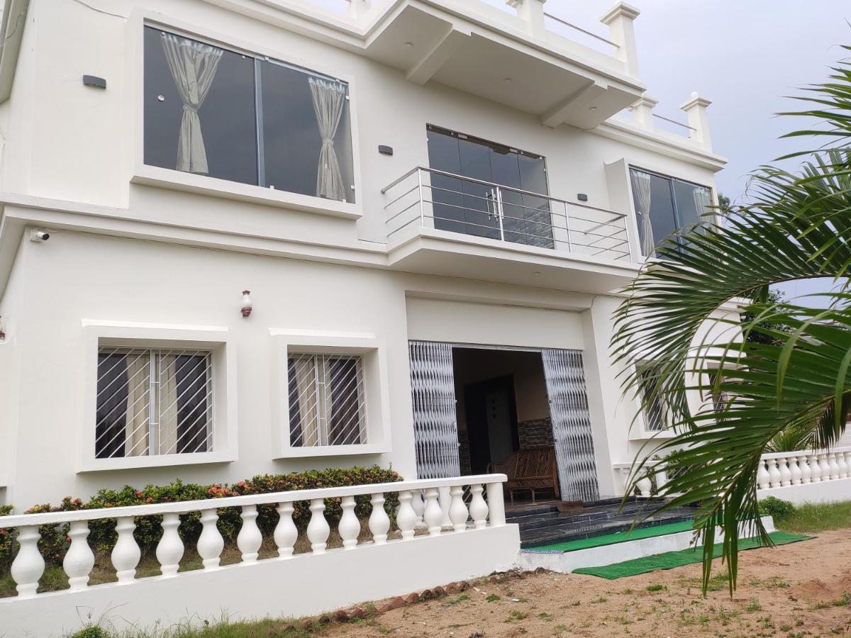 The Pearl Hotel Puri Exterior photo