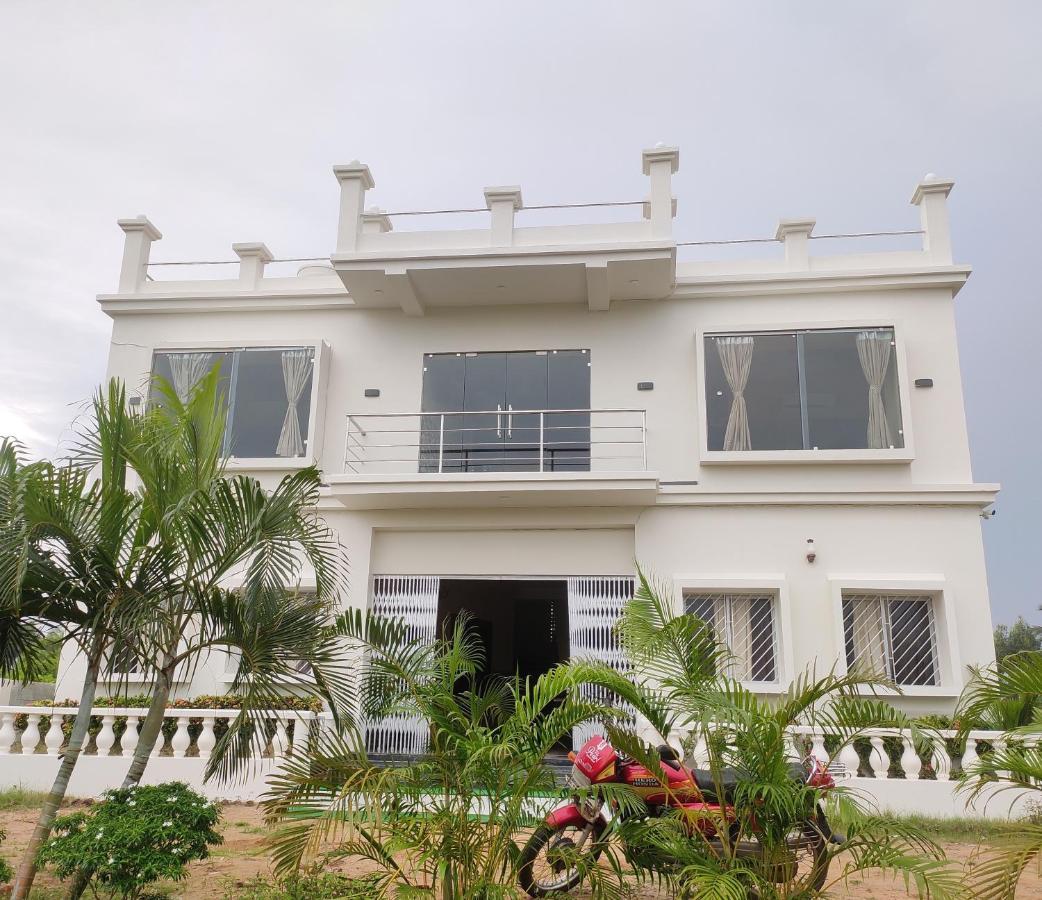 The Pearl Hotel Puri Exterior photo