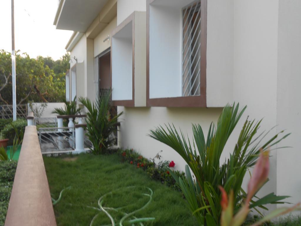 The Pearl Hotel Puri Exterior photo