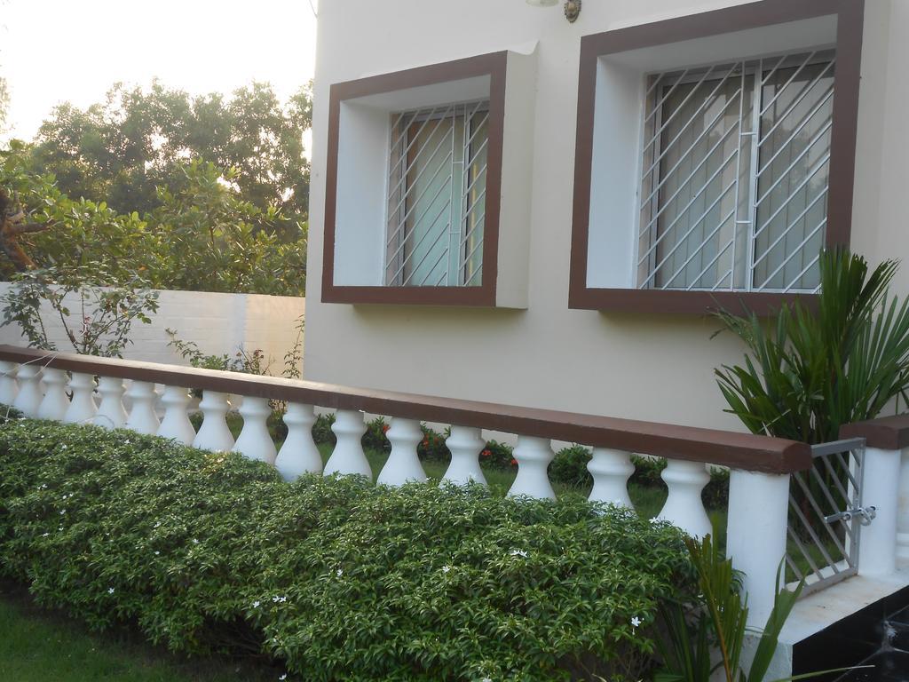 The Pearl Hotel Puri Exterior photo
