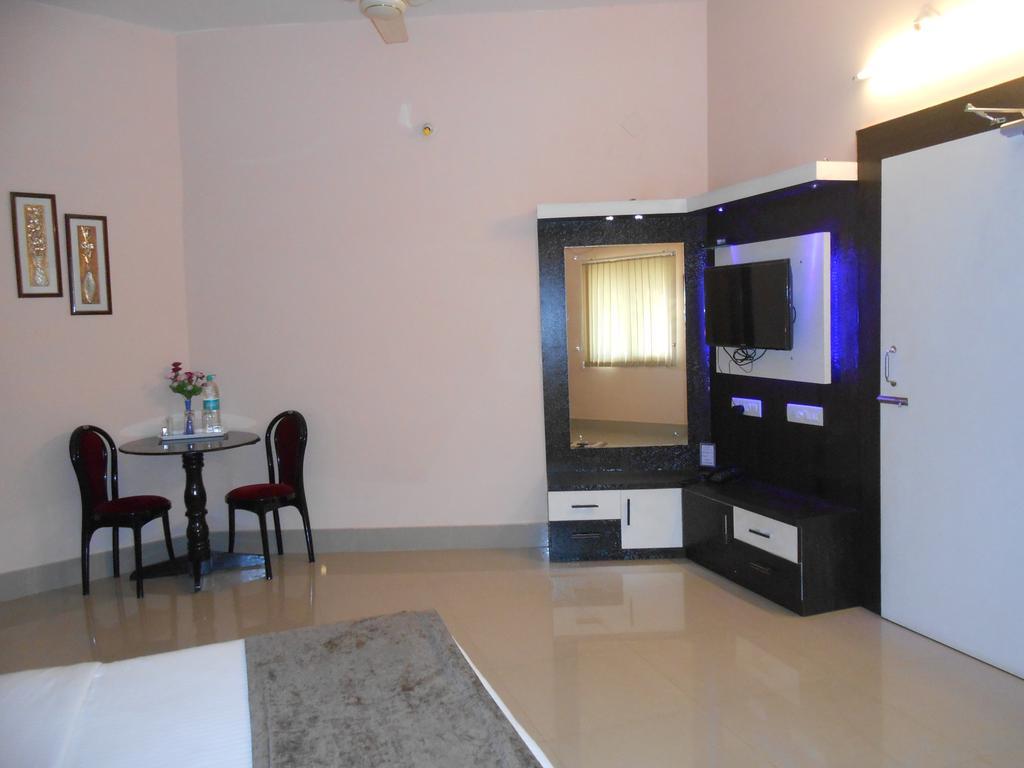 The Pearl Hotel Puri Exterior photo